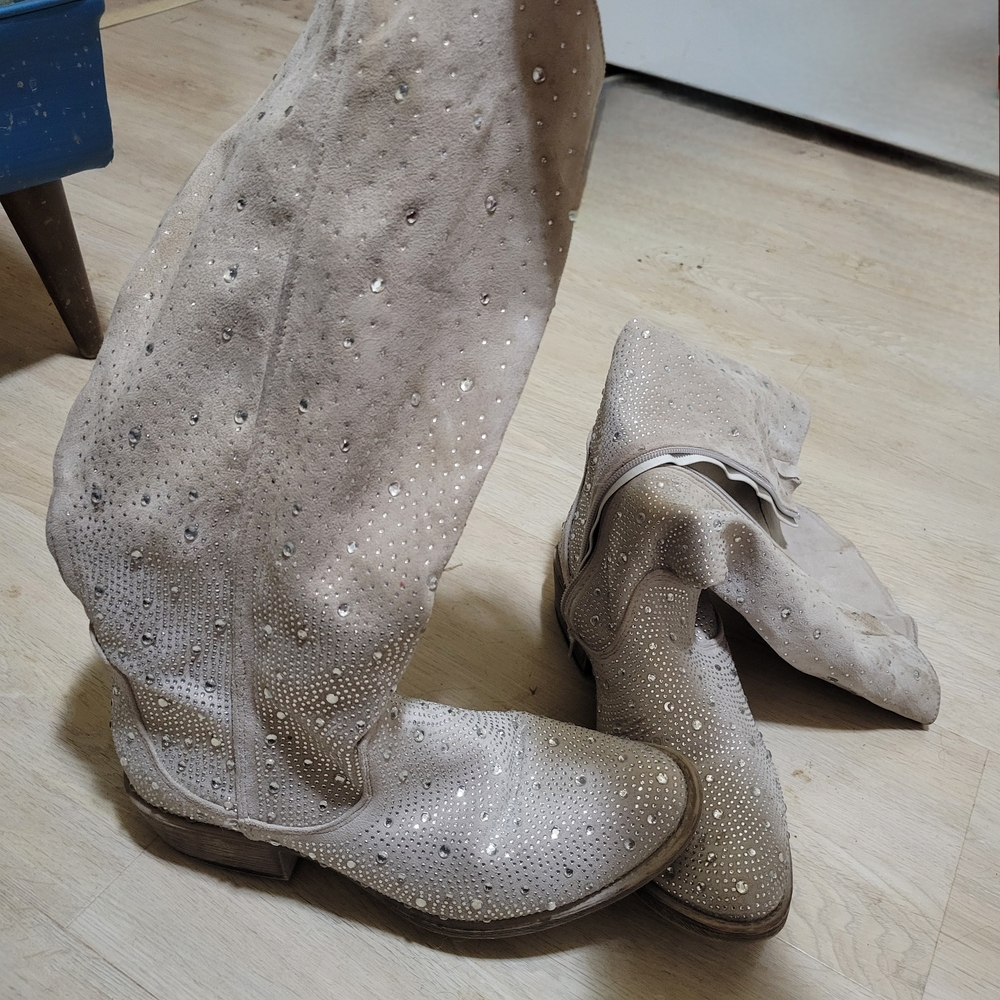 Very G Cream Heeled Boots with Glamorous Embellishments